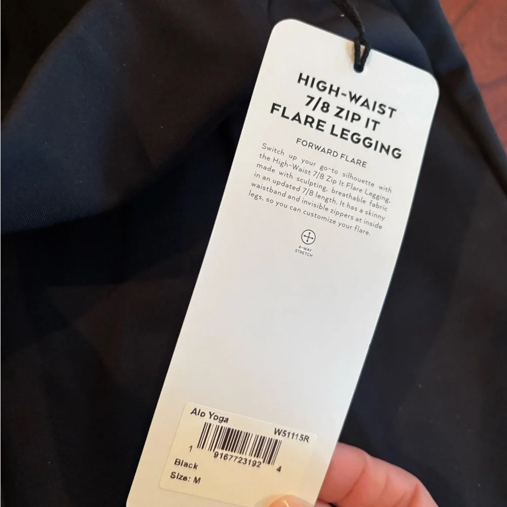 ALO Yoga Jet Black Performance bootleg Sculpt Leggings
🖤 NEW with TAGS! 🖤 - Picture 4 of 6